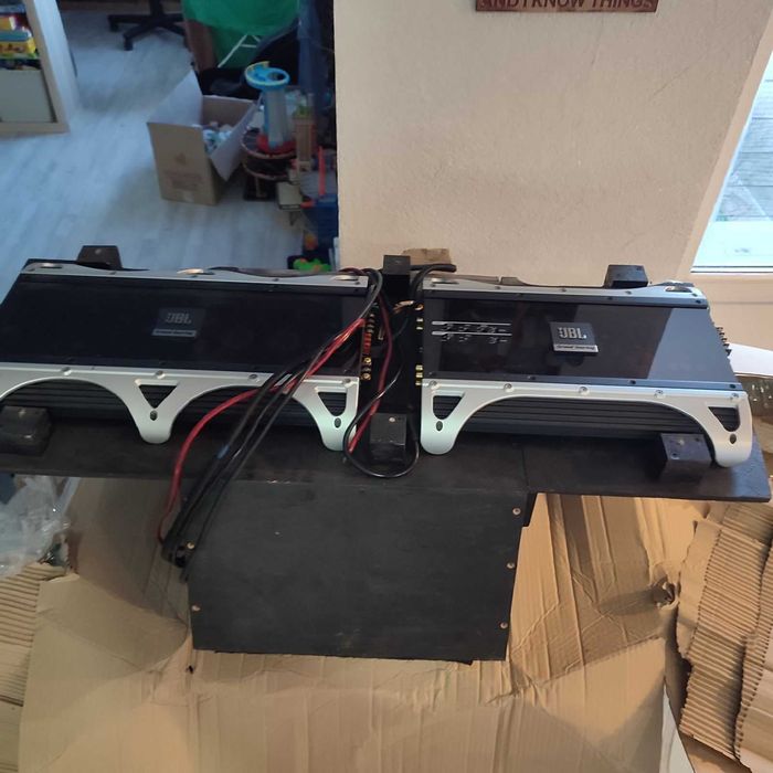 сабвуфер  на авто: підсилювач усилитель JBL+колонка JBL 1600в