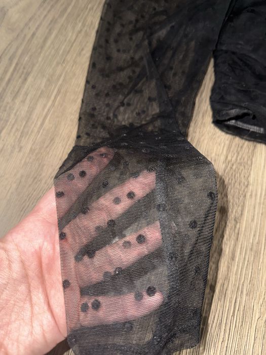 Чорний топ H&M.