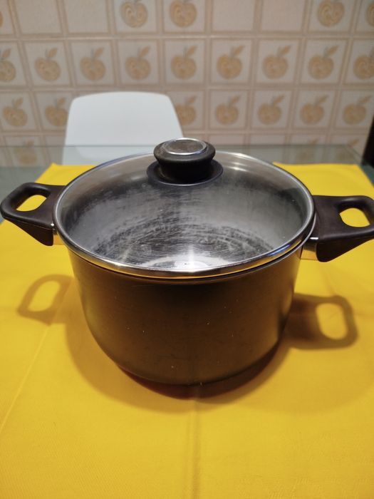 Pot in reasonable condition447346756143042561