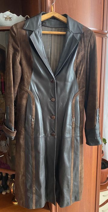 Жіночий шкіряний плащ