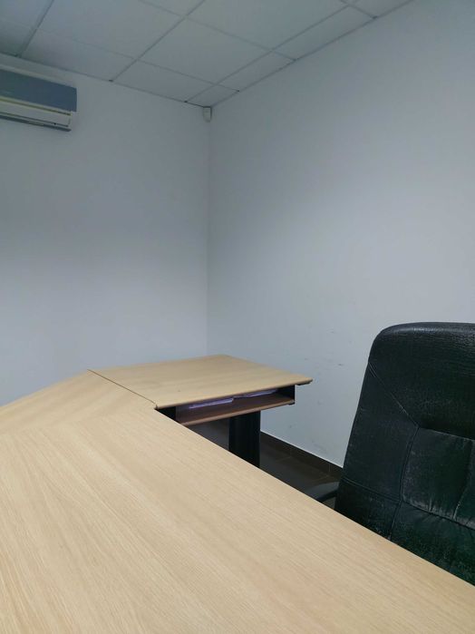 Secretária Metálica em L - Acabamento Madeira