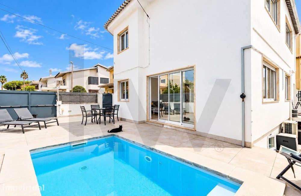 Carcavelos | Moradia com 4 quartos, piscina aquecida e agradável espaç