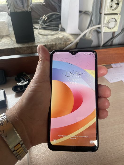 iPhone SE 64 GB  и Samsung A10s