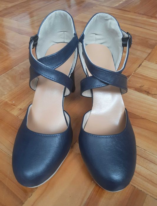 Buty damskie granatowe na obcasie nowe