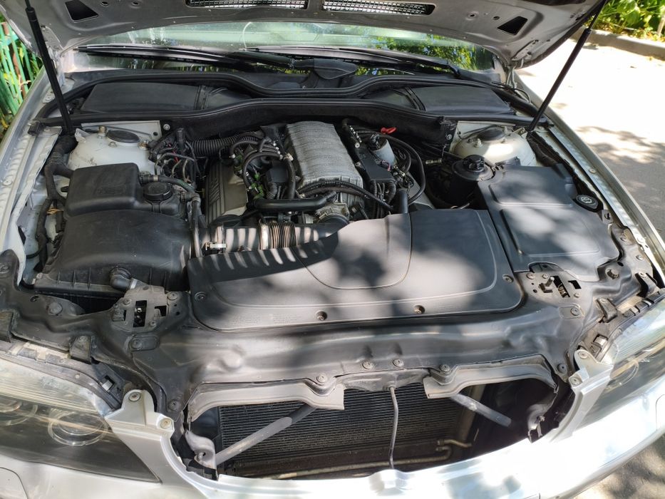 BMW    E65    735i