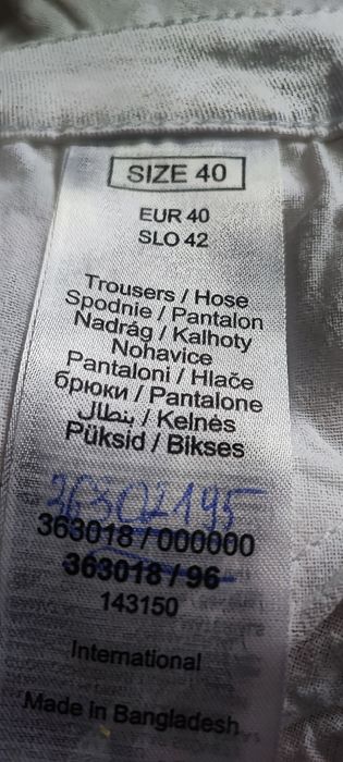 Białe jeansowe rybaczki 
Szerokość w pasie 42 cm
Szerokość w biodrach