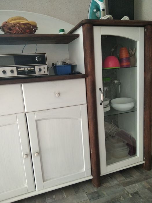Meble do kuchni lub pokoju.