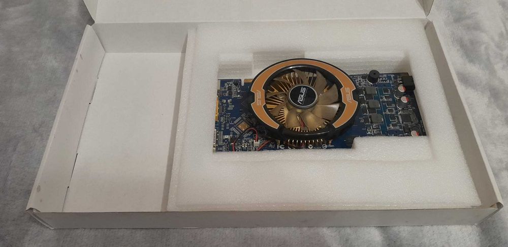 Karta graficzna Asus GeForce 9600GSO uszkodzona