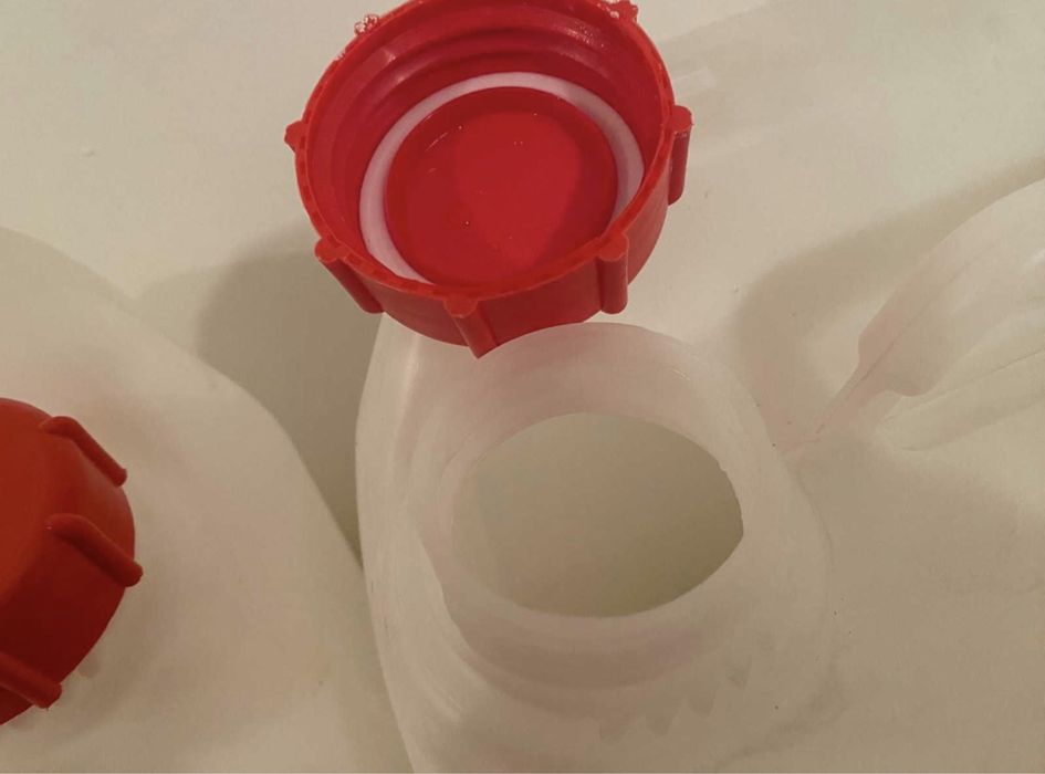 Каністри пластикові  20 л.