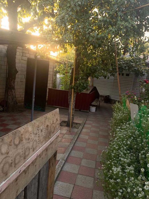 Продаж частини будинку з окремим подвір'ям  Польова