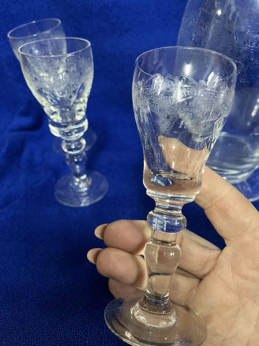 Garrafa licoreira lapidada