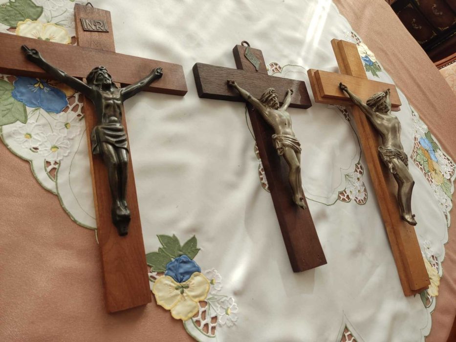 stary drewniany krzyż