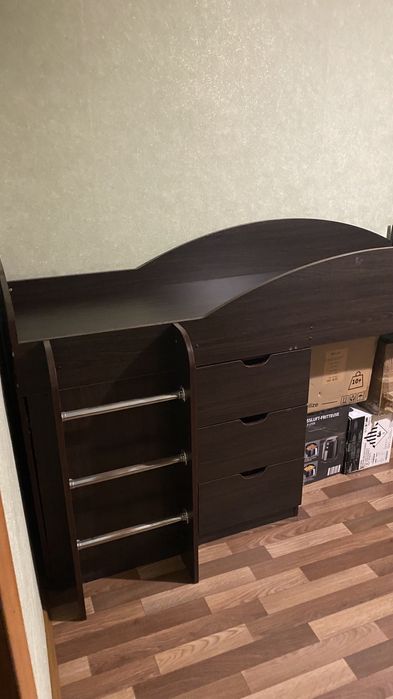 Продам дитяче ліжко зі столом