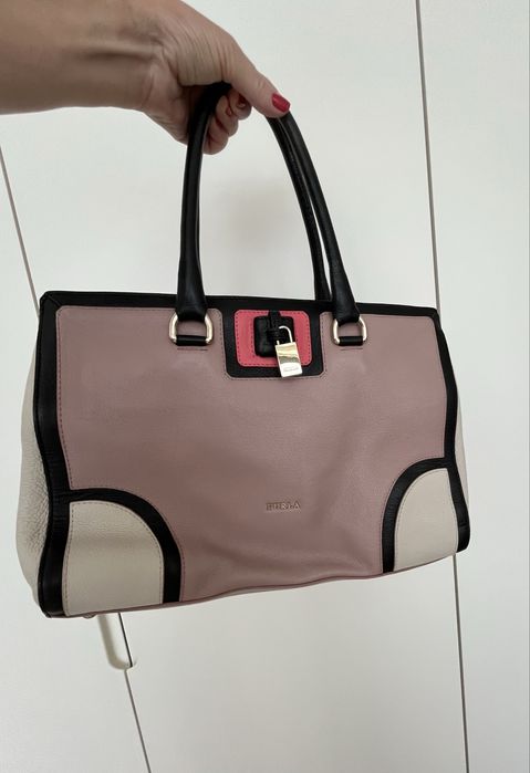 Mala Furla como nova combina com tudo! Muito elegante o e moderna