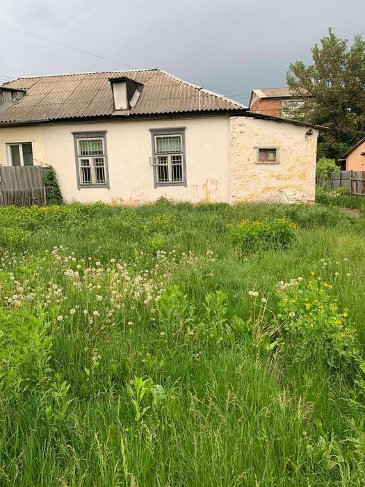 Продаю   пів будинку,  потребує ремонту  (район Вокзал)