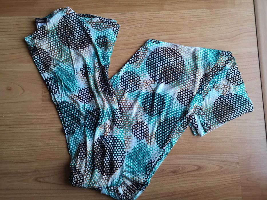 Macacão em tons azuis esverdeados, M