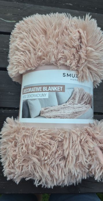 Smukee koc dekoracyjny jasny róż nowy 150x200 włochacz włochaty