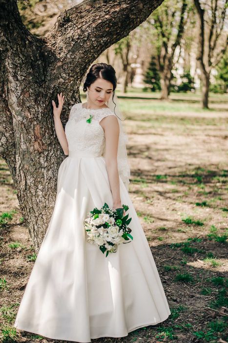 Свадебное платье цвета айвори