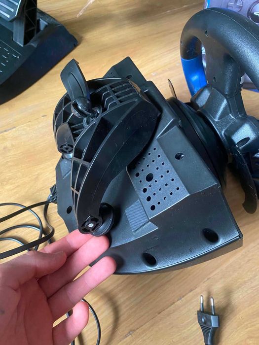 kierownica thrustmaster t150
