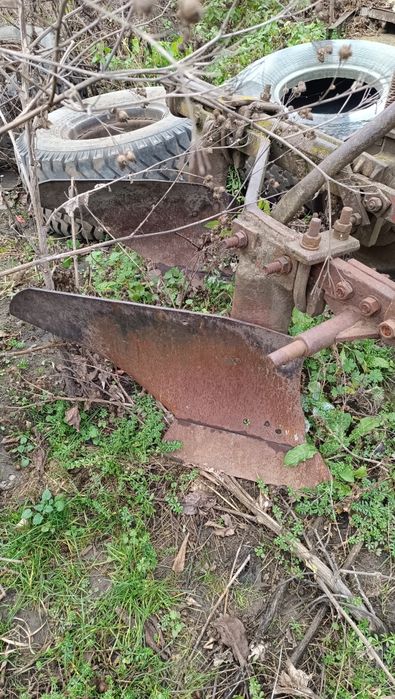 Продам плуг 2-35