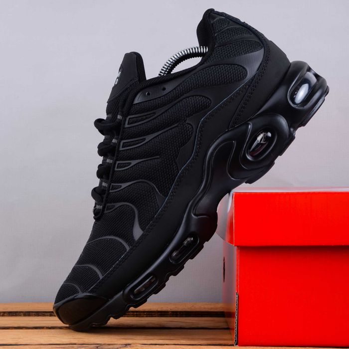 (1935) Чоловічі Кросівки у стилі Nike Air Max TN чорні (36-45)