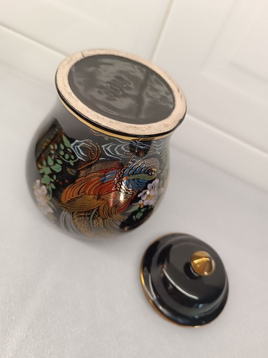 Pote Porcelana Preto. Pássaros. Antiguidades 18 cm
