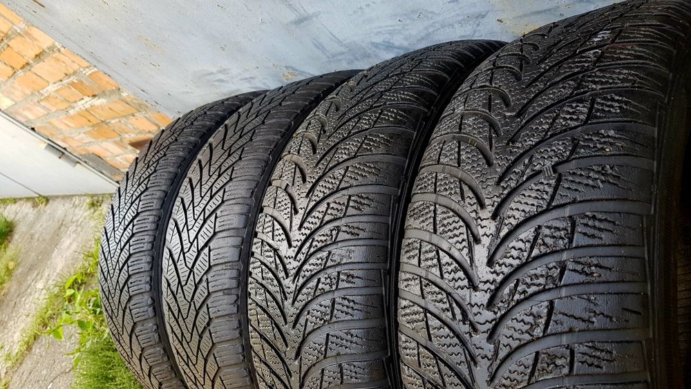 Зимние шины Continental 205/55/16 комплект 5-5.5мм