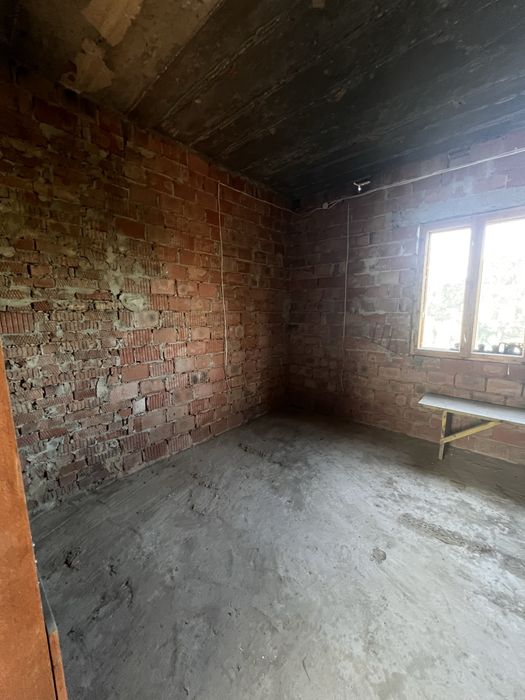 Продаж коробки (будинок + комерція)