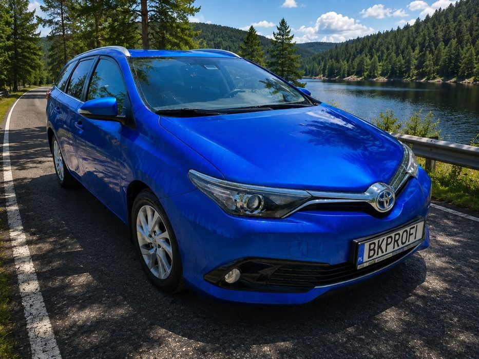 Wynajem Toyota Auris Hybryda