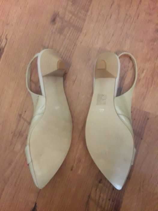 Женские босоножки Laura Galliano