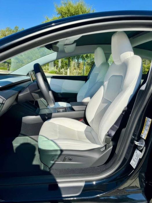 Tesla Model 3 Long Range      2025