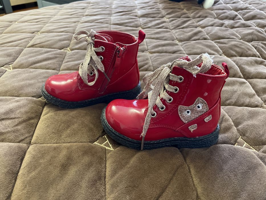 Дитячі черевики для дівчинки