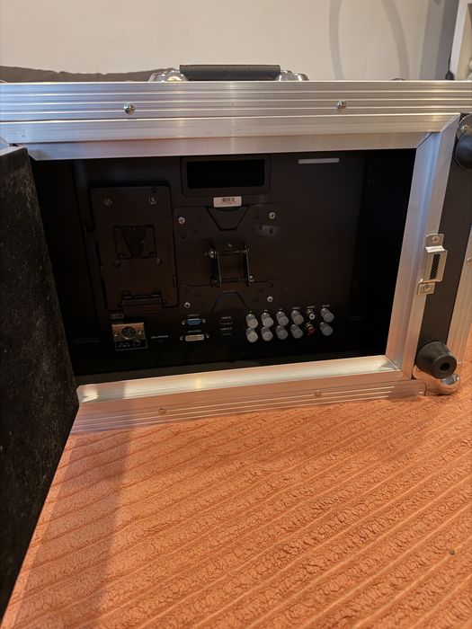 Monitor reżyserski SEETEC P173-9HSD-CO 17,3" w walizce, 3G-SDI