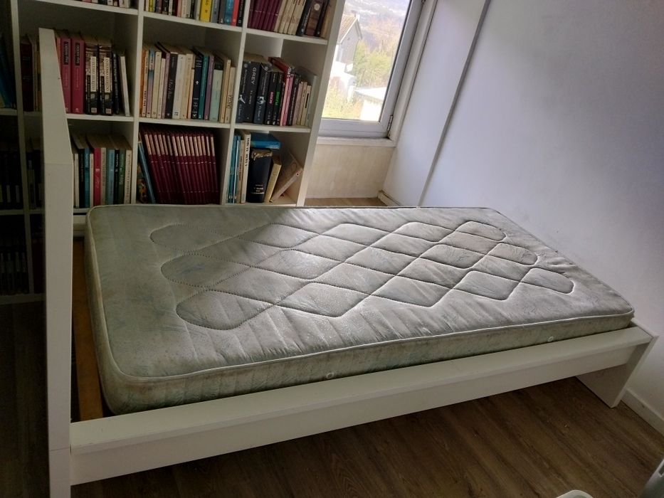 Cama solteiro IKEA com estrado e colchão
