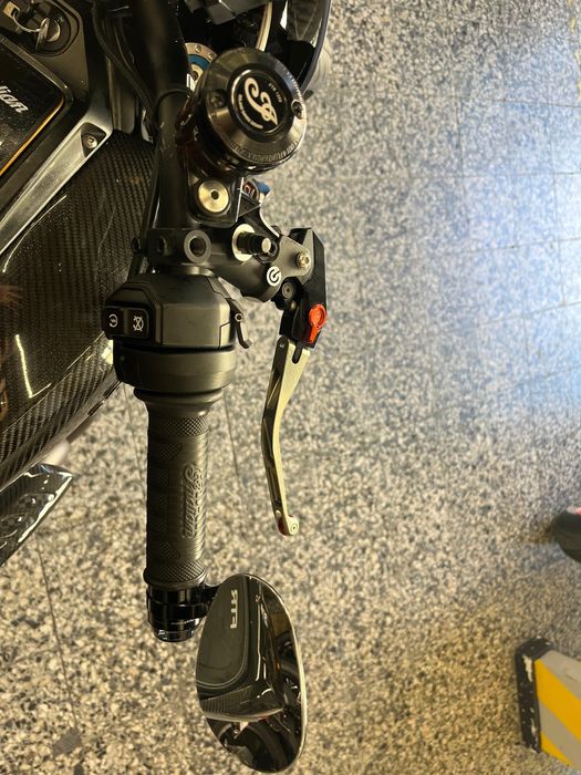 Indian FTR 1200 Carbon Exclusiva e Distinta em estado "Novo"