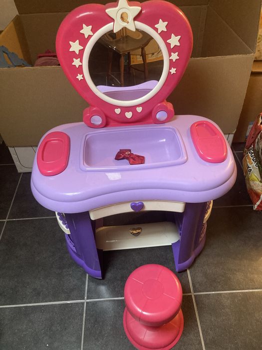 Mesa de maquiagem para menina