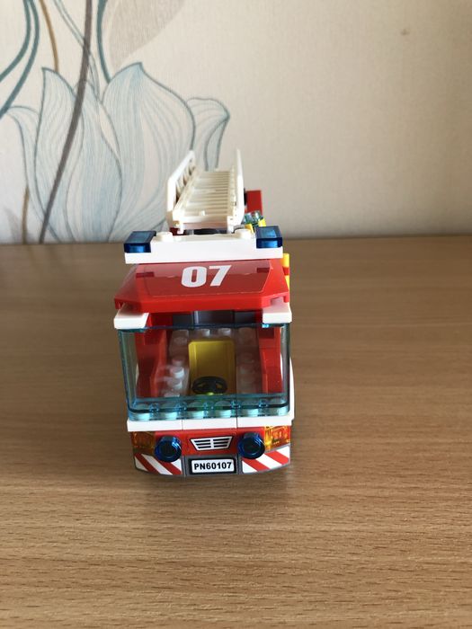 Lego city Пожежна машина з драбиною 60107