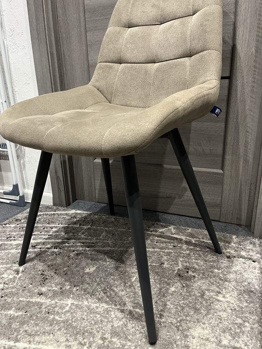 Крісло-стілець 1 шт бежевий колір Гарний Стан Розмір 45х56х88