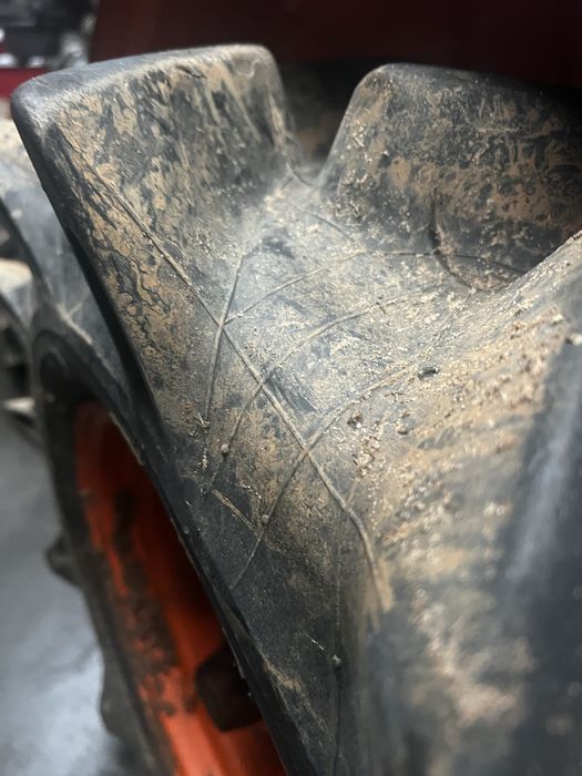 Kubota 4x4 com frese.