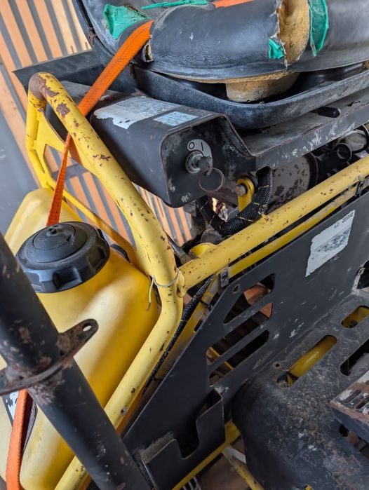 Затирочна машина для шліфування бетону стяжки вертольот