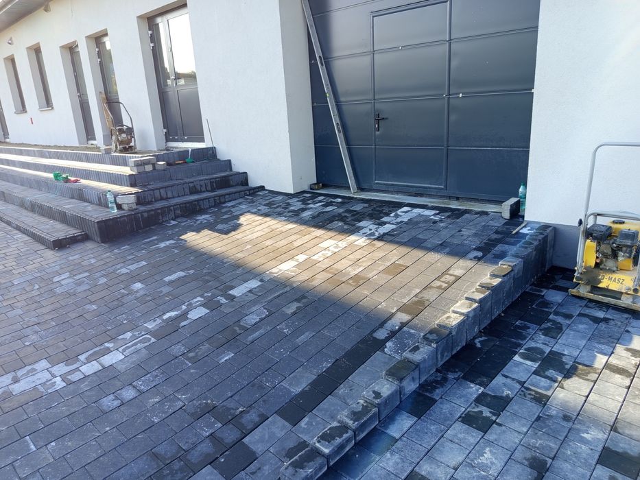 Układanie kostki brukowej