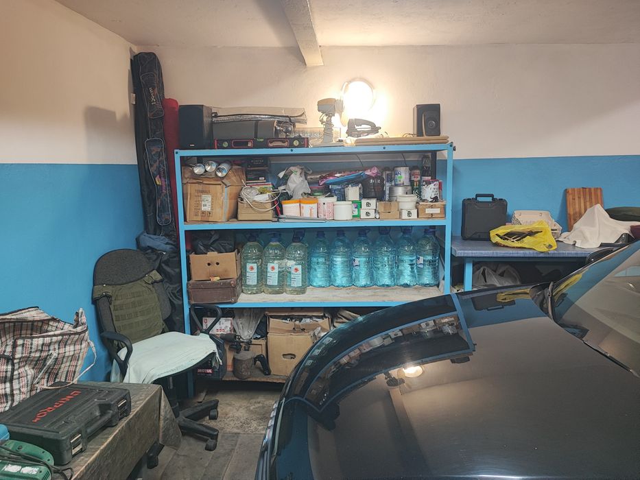 Продам большой хороший гараж на ПХЗ за 6 школой после капитального рем