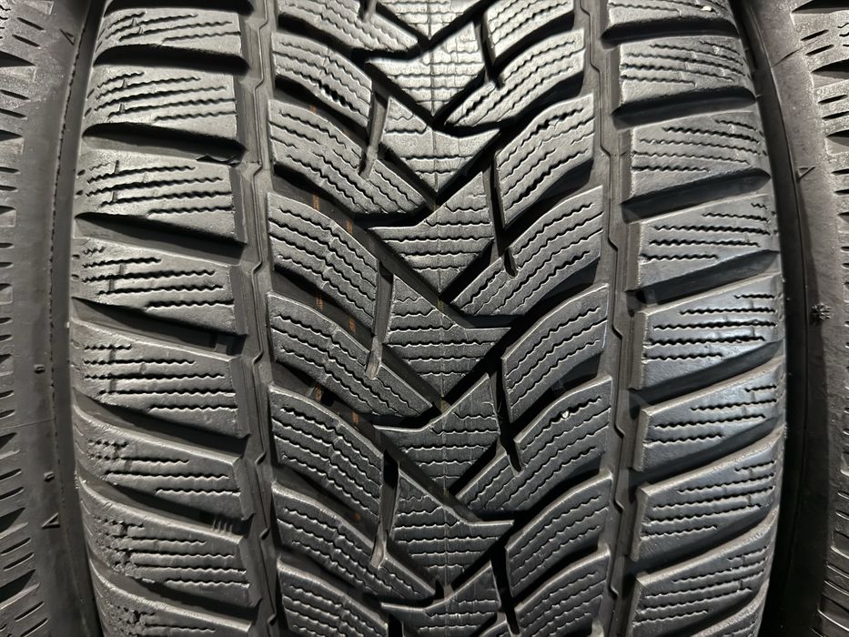 255/40 r19 Dunlop 4 шт.