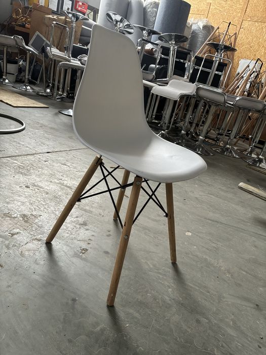 Krzesło Białe nogi drewno