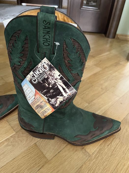 Продаються черевики .