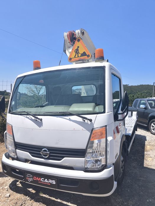 Nissan cabstar Naquel de grua elevatória