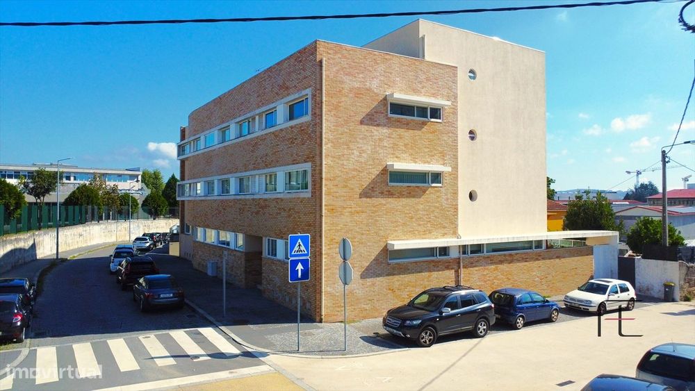 T3+1 com vivência de moradia, garagem fechada e terraço exclusivo de 8