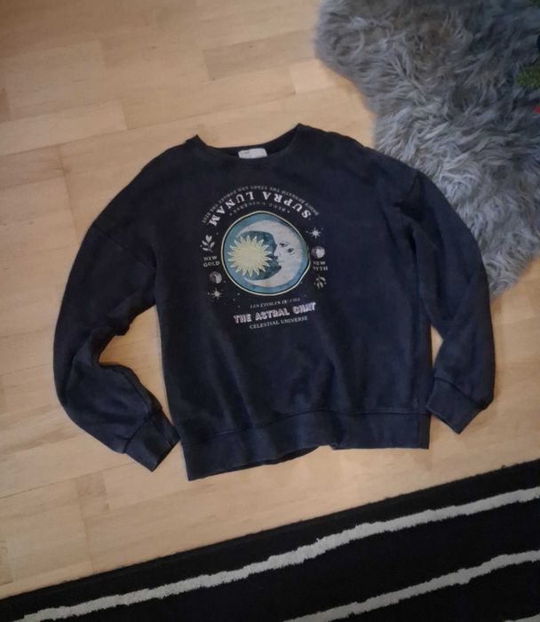 Pull & Bear bluza z motywami astrologcznymi dla zodiakary