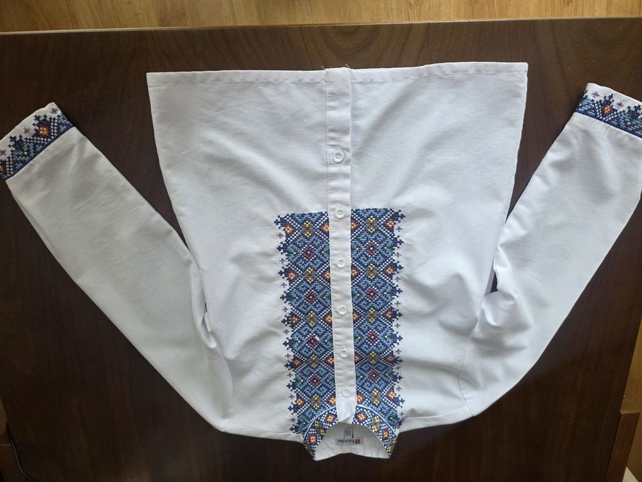 Вишиванка Edelvika 122