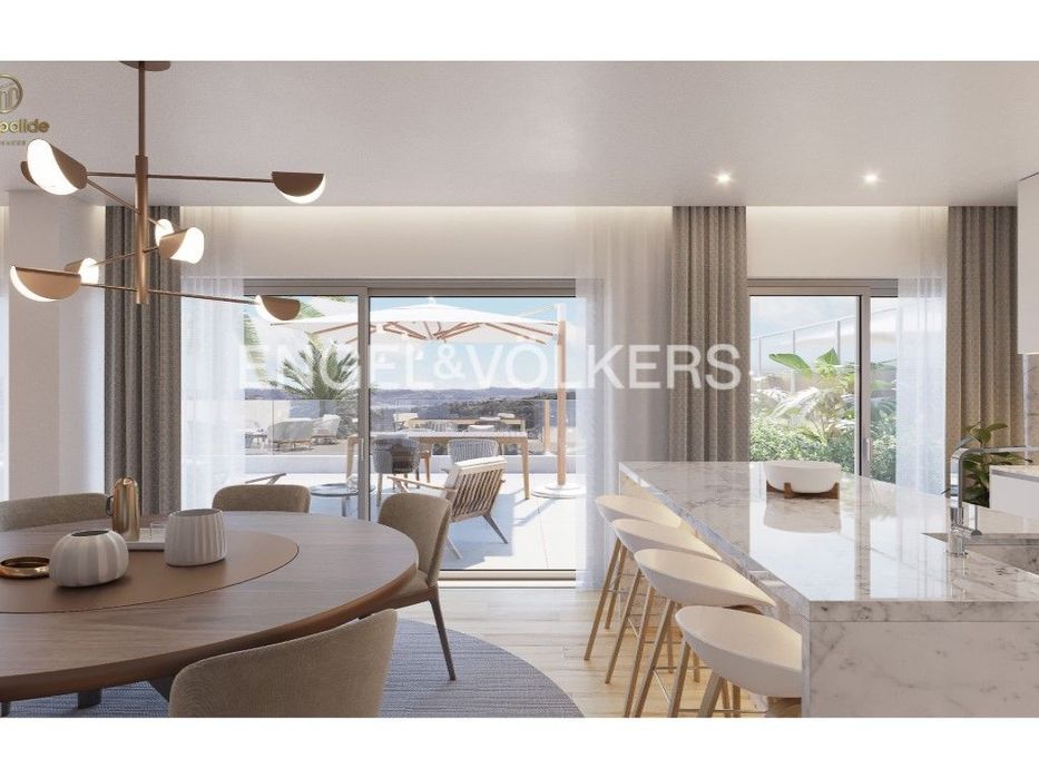 Moderno T1 com terraço e garagem em Campolide